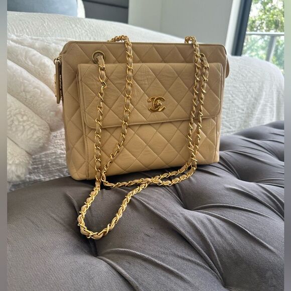 Chanel Caviar Vintage Tote Bag with Double chain straps - Picture 11 of 17